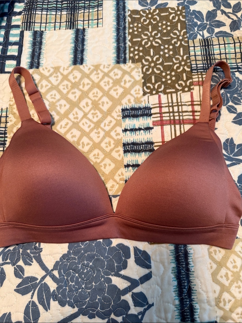 Auden Smooth Wireless Bra in Mauve